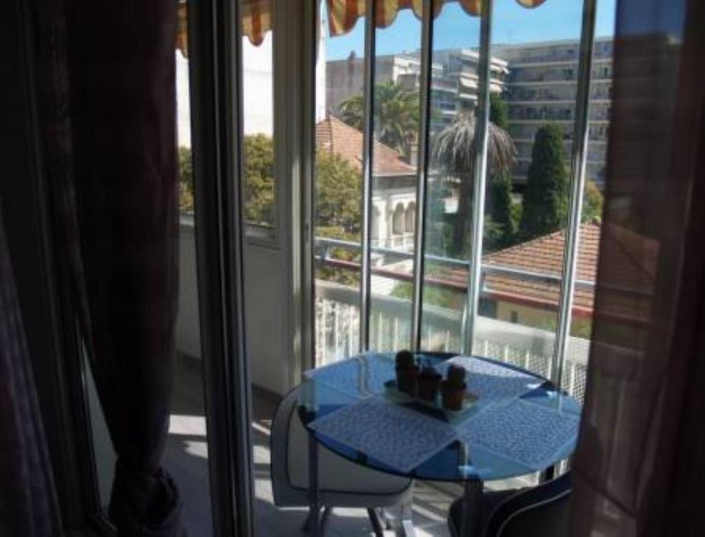 Appartement Les Palmiers Juan-les-Pins Oda fotoğraf